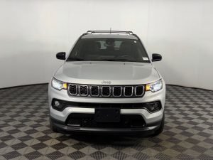 2024 Jeep Compass Latitude 4WD — thumbnail 1