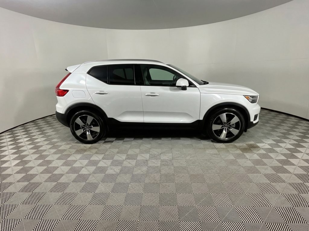2021 Volvo XC40 Momentum AWD