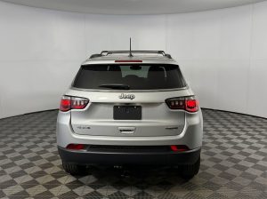 2024 Jeep Compass Latitude 4WD — thumbnail 2