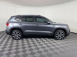 2022 Volkswagen Taos 1.5T SE — thumbnail 3