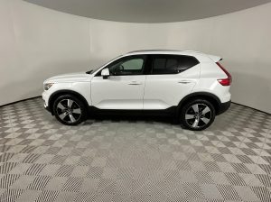 2021 Volvo XC40 Momentum AWD — thumbnail 3