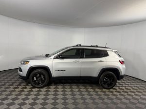 2024 Jeep Compass Latitude 4WD — thumbnail 4