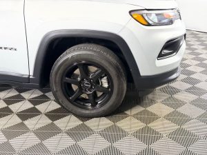 2024 Jeep Compass Latitude 4WD — thumbnail 5