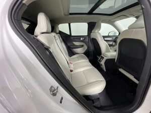 2021 Volvo XC40 Momentum AWD — thumbnail 6