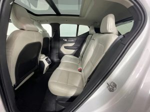 2021 Volvo XC40 Momentum AWD — thumbnail 7