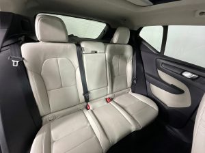 2021 Volvo XC40 Momentum AWD — thumbnail 8